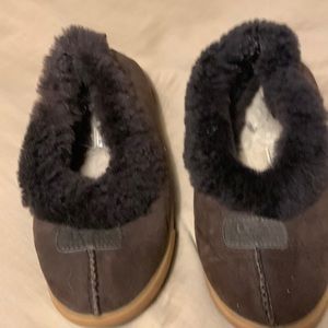 UGG slipper shoes :price drop again$11
